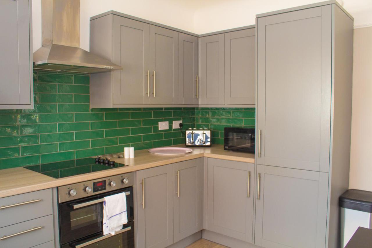 Cosy 3Bed Bungalow In West Kirby, Free Parking Frankby Exterior photo