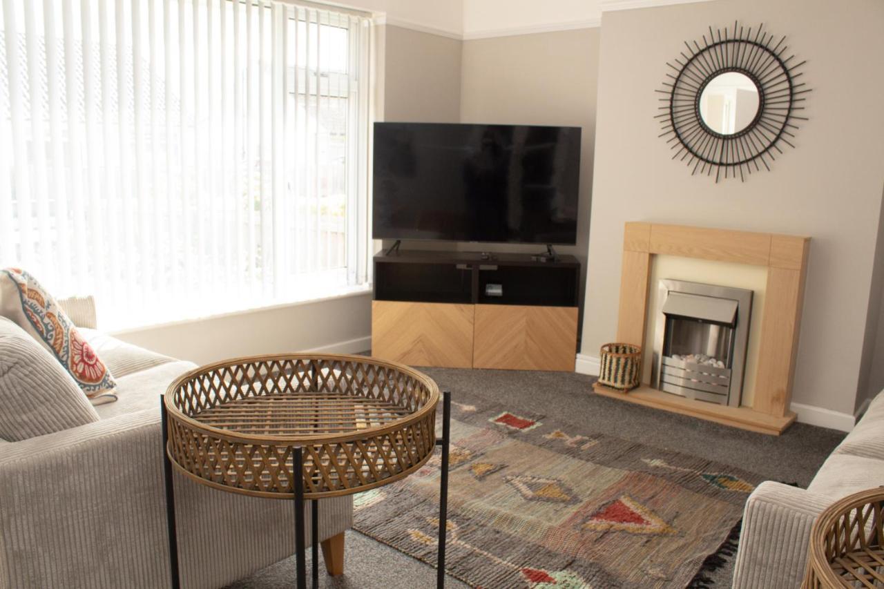 Cosy 3Bed Bungalow In West Kirby, Free Parking Frankby Exterior photo