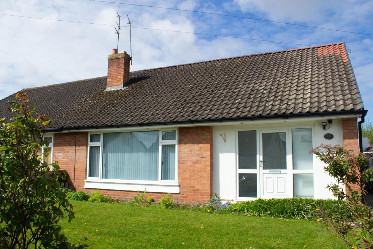 Cosy 3Bed Bungalow In West Kirby, Free Parking Frankby Exterior photo
